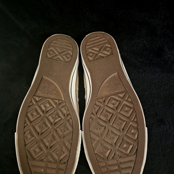 Convers Chuck Taylors - Picture 4 of 5